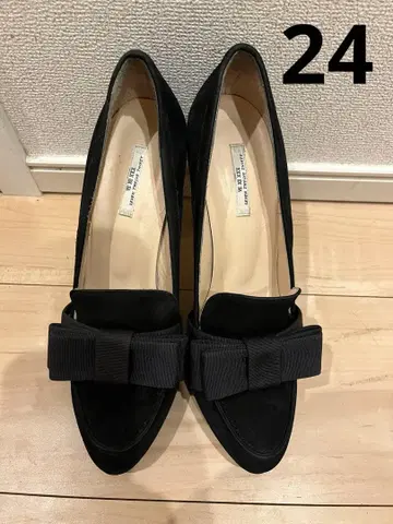 세븐투얼브 서티 리본 포함 블랙 스웨이드 하이힐