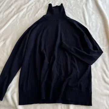 MUSE 두지엠 클라세 네이비 터틀넥 스웨터