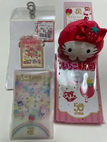 딸기신문 키티 마스코트 포함 클리어 홀더 핀즈 스탠드 부록 새상품