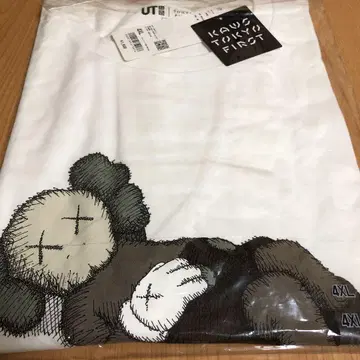 유니클로 KAWS UT 셔츠