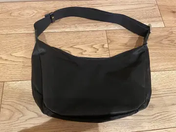 russet 나일론 라운드 숄더백