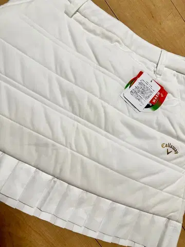 캘러웨이 화이트 퀼팅 스커트