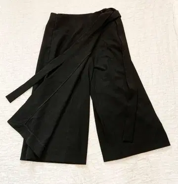 COS 블랙 와이드 랩 팬츠