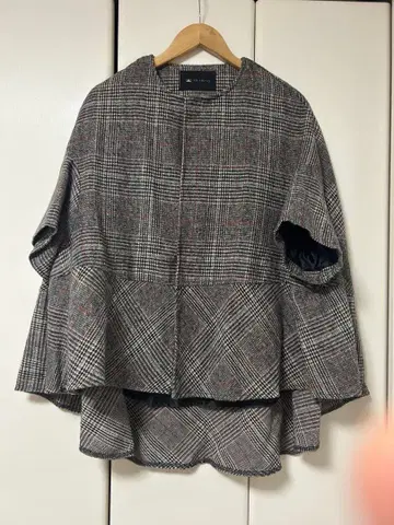 아비 도쿄 미사용 그레이 계열 체크 판초