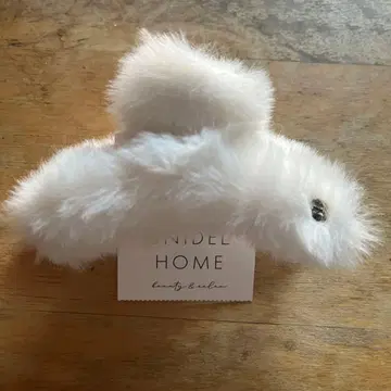 SNIDEL HOME 화이트 퍼 헤어 클립