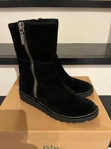 클락스 블랙 스웨이드 숏부츠