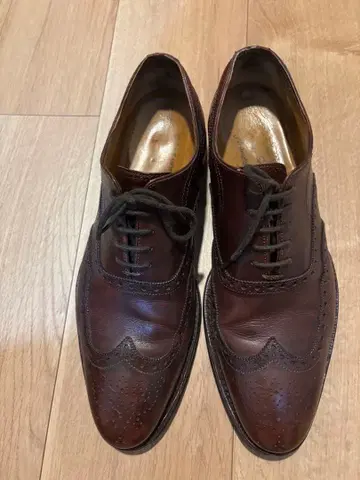 윙 팁 가죽 신발 다크 브라운