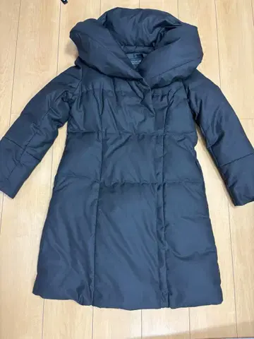 STRAWBERRY FIELDS 블랙 다운 자켓