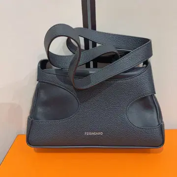 FERRAGAMO 블랙 가죽 토트백