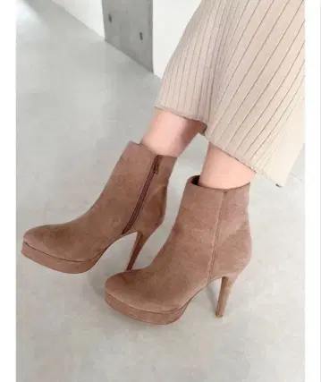 RESEXXY 페이크 스웨이드 숏부츠 베이지