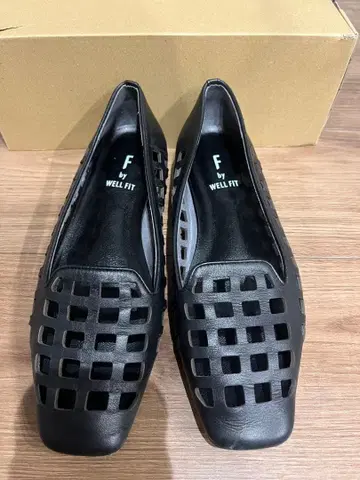 F by WELL FIT 블랙 플랫슈즈