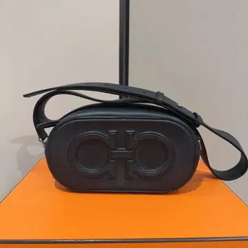Ferragamo 블랙 가죽 숄더백
