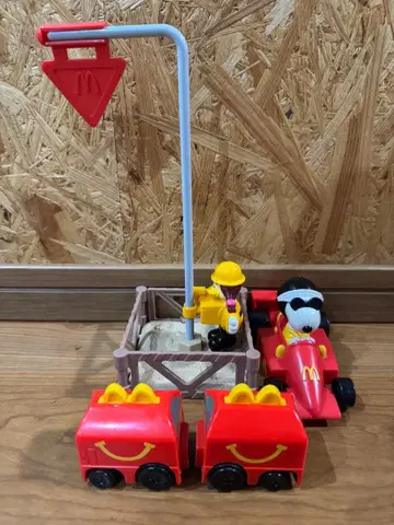 맥도날드 맥의 완구 세트