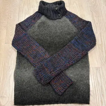 [ 곧 종료! 한정판 가격 인하 ] D&G 하이넥 스웨터