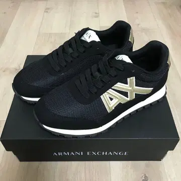 아르마니 익스체인지 AX 로고 스니커즈 여성용 로우컷 블랙 골드