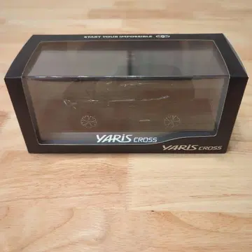 컬러 샘플 도요타 야리스 크로스 1/30 스케일 미니카 블랙 마이카