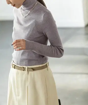 [ 새상품 택 포함 ] NOBLE의 리브 터틀넥 니트