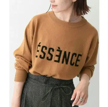 Spick & Span ESSENCE 로고 니트