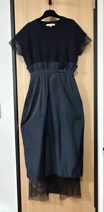 UN3D. 레이스 소매의 롱 원피스