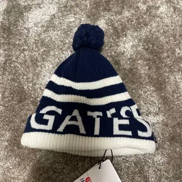 폼폼 포함 니트 모자 GATES