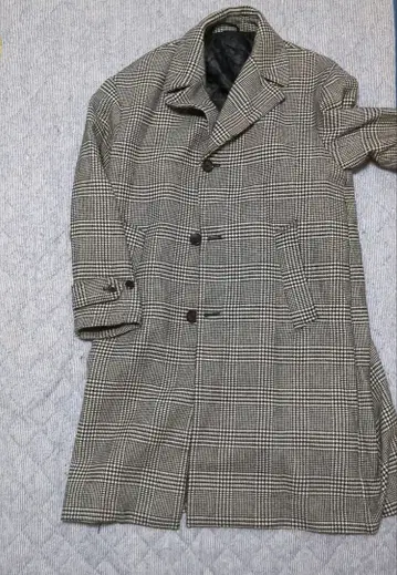 체크 무늬 트렌치코트