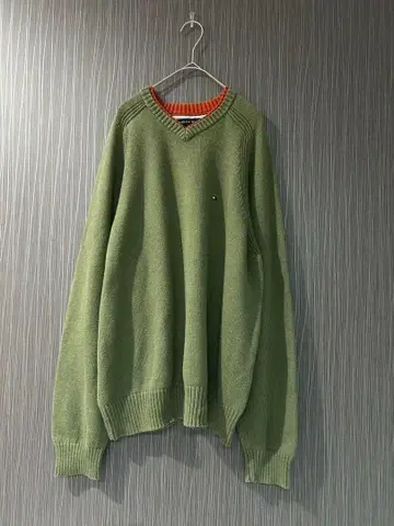 [ 새상품급 ] 타미힐피거 니트 트레이너 긴팔 카키 원포인트 자수