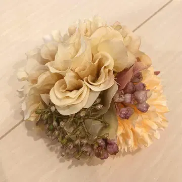 [ OURHOME 플라워 브로치 ]