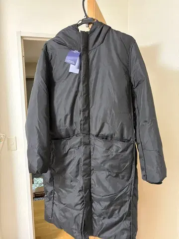 블랙 후드 부착 롱 다운 자켓