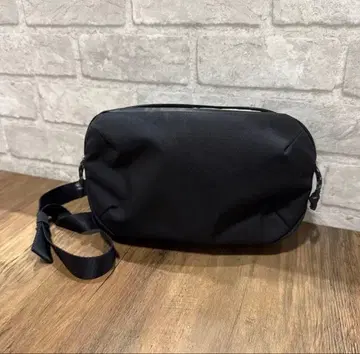 Orbitkey Urban Sling Mini 숄더백