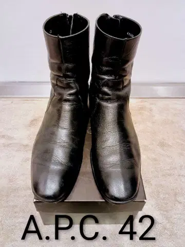 새상품급, A.P.C. 블랙 가죽 숏부츠 42