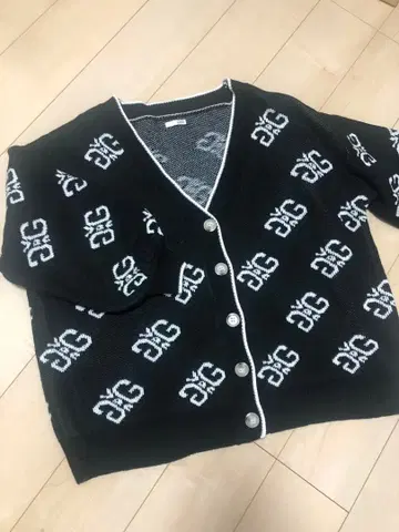 gyda 로고 가디건