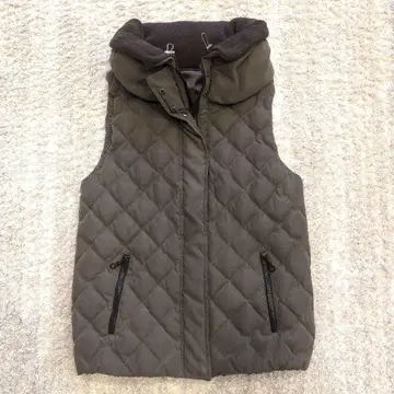 cloche 크로셰 다운 베스트 퀼팅 카키