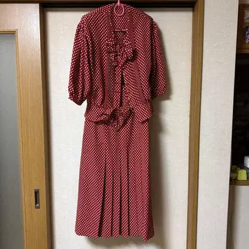 빨간색과 화이트 물방울 패턴 셋업 핑크하우스