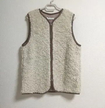 저널 스탠다드 리룸 시프 인조 모피 지퍼 베스트 내추럴