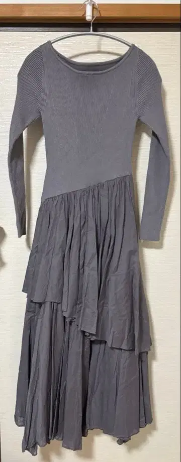 anuans 보트넥 불규칙 밑단 도킹 니트 원피스