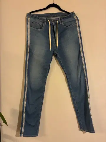 라이트 블루 데님 팬츠 사이드 스트라이프 포함