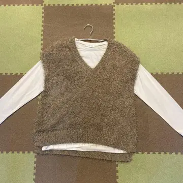 퍼지 니트 V넥 베스트 베이지