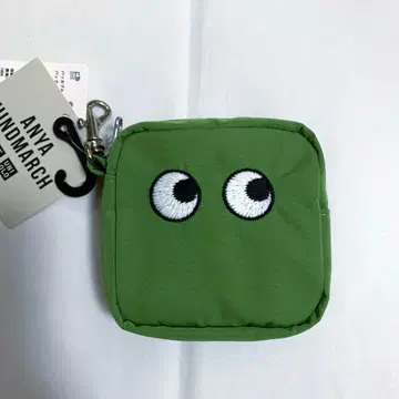 유니클로 x 안야 힌드마치 패커블 백