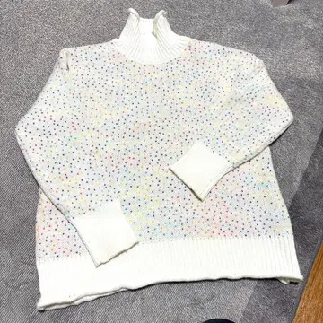 컬러풀 도트 하이넥 니트