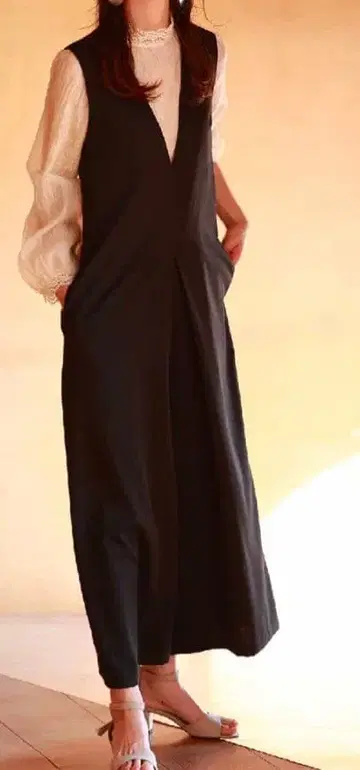 세존드파피용 미사용 블랙 V넥 올인원