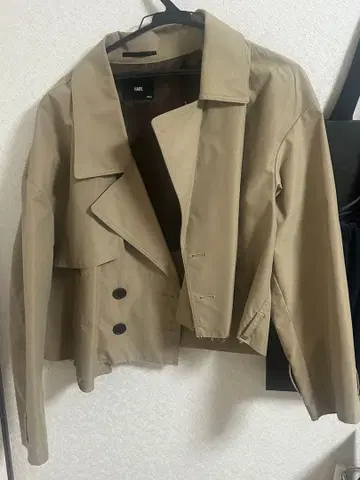베이지 트렌치코트 더블 브레스트