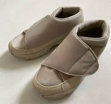 문스타 810s UNIVE 아이보리 24cm