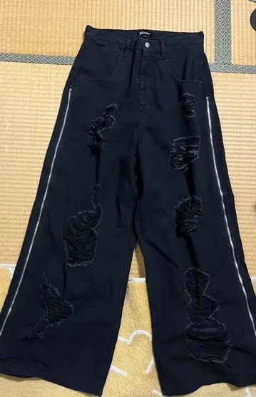 [ ERAR ] 하이 데미지 사이드 지퍼 디자인 와이드 플레어 데님 팬츠