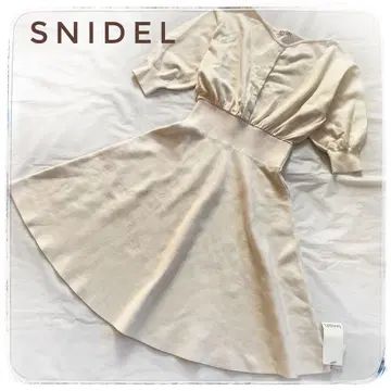 [ 미사용 새상품 ] SNIDEL 스나이델 원피스 니트 퍼프 소매