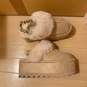 Rady 통굽 무스탕 샌들