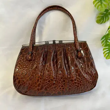 새상품급 악어 엠보 가마구치 핸드백 브라운 일본 의류 졸업식 포멀 광택감