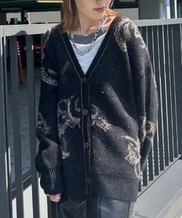 미사용 새상품 지나시스 페이즐리 메키모우 v 가디건