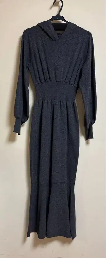 후드 부착 다크 그레이 M 니트 머메이드 원피스