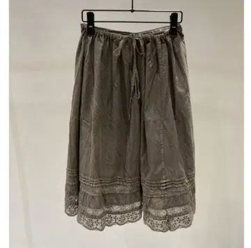 CHRISTIAN PEAU 밑단 레이스 절개 플레어 스커트