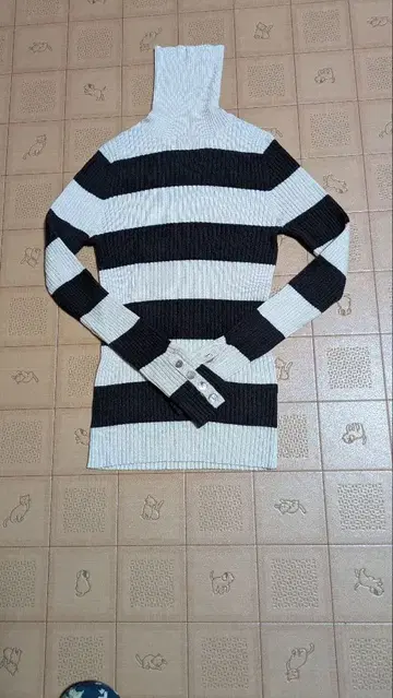 미착용 ALDRIDGEJEUNE 실크 터틀넥 스웨터